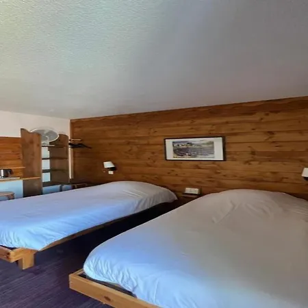 Cit'hotel Le Montreal فندق شالو أو شُمْبانيِ
